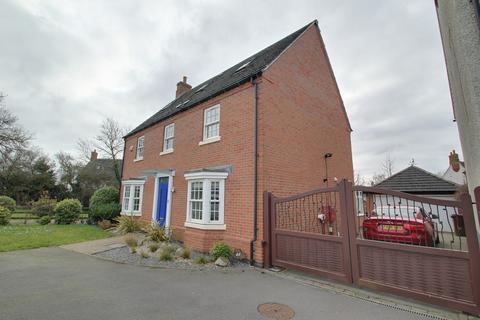 4 bedroom detached house to rent, Long Close, Anstey