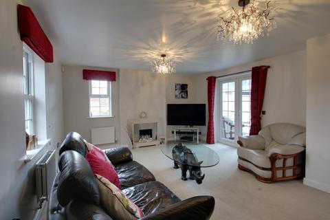 4 bedroom detached house to rent, Long Close, Anstey