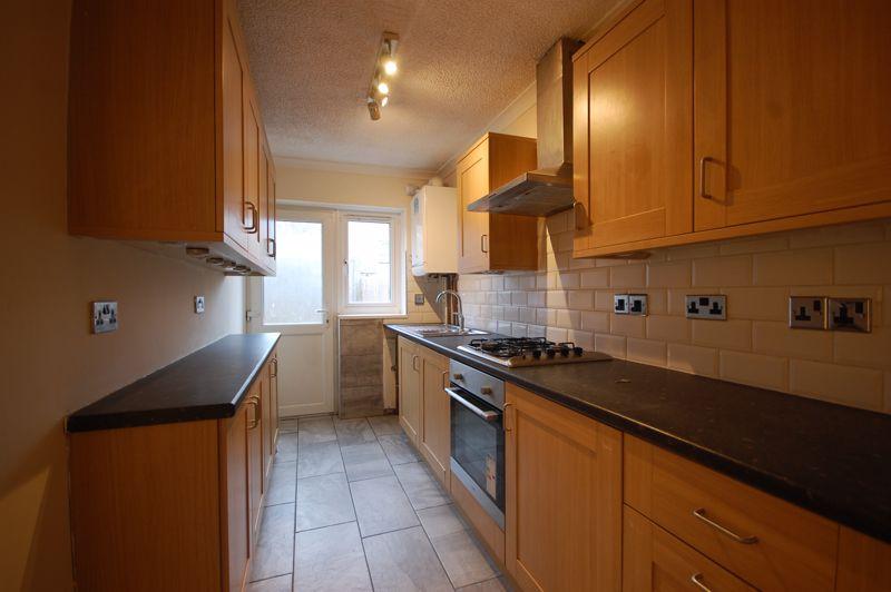 3 Whittington Street, Neath, SA11 1AN 2 bed terraced house £525 pcm