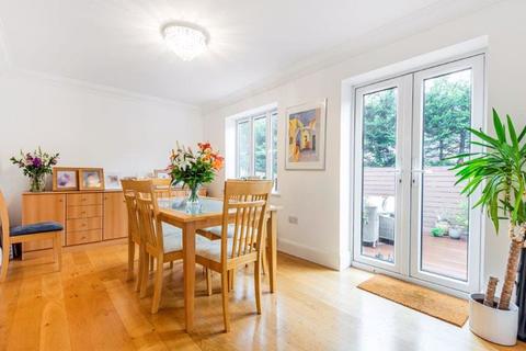 22 Lyons Place, Hedge End, Southampton, SO30 0JB