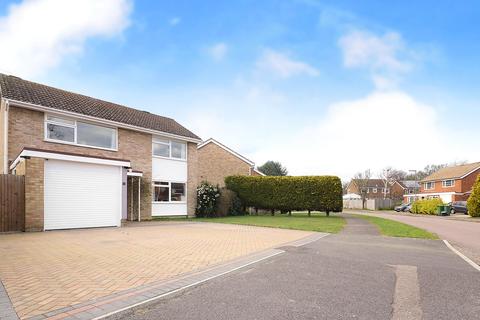 10 Willow Brean, Horley, RH6 8EA