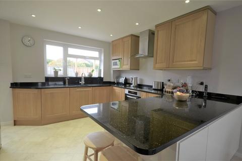 10 Willow Brean, Horley, RH6 8EA