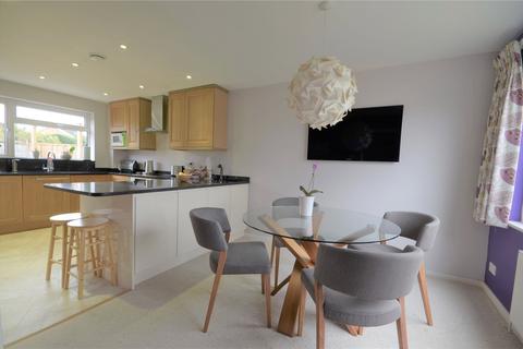 10 Willow Brean, Horley, RH6 8EA