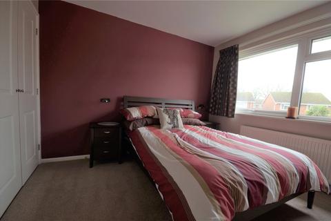 10 Willow Brean, Horley, RH6 8EA