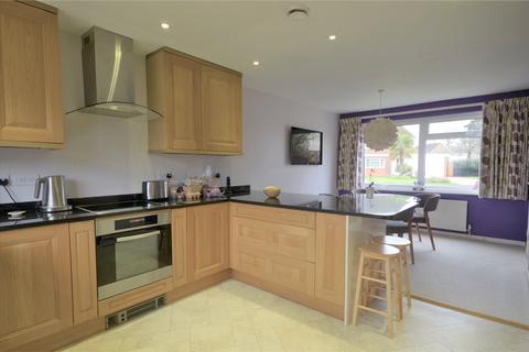10 Willow Brean, Horley, RH6 8EA