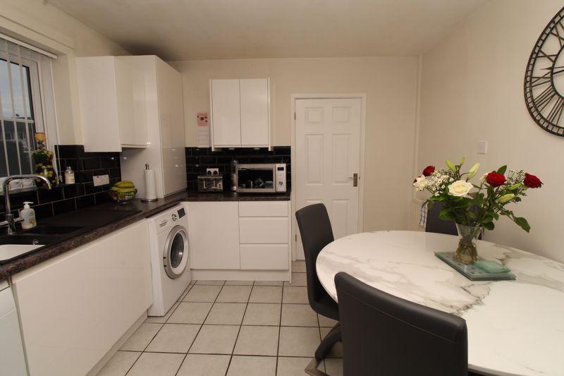 Cherwell Drive, Brownhills, Walsall... 3 bed terraced house £150,000