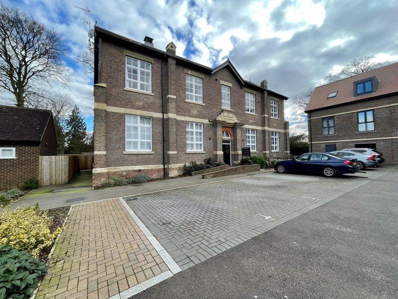 Frances Drive, Dunstable 2 bed apartment £280,000