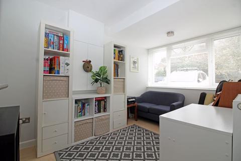 9 Bench Field, South Croydon, CR2 7HX