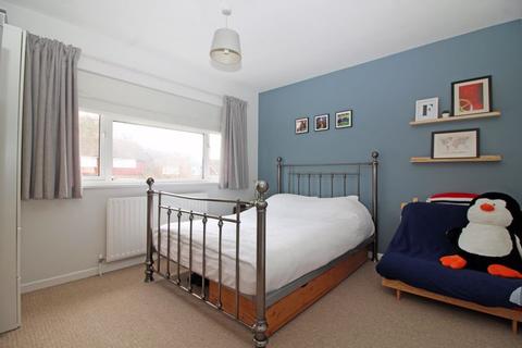 9 Bench Field, South Croydon, CR2 7HX