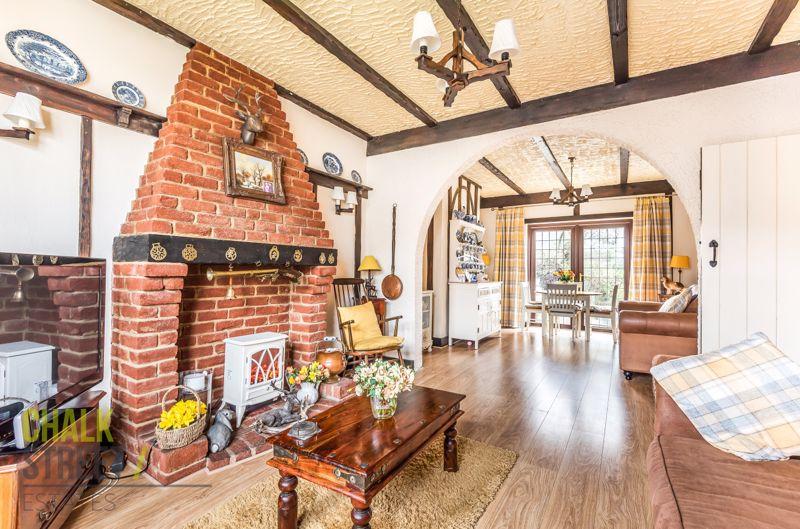 Glebe Way, Hornchurch, RM11 3 bed semidetached house £475,000