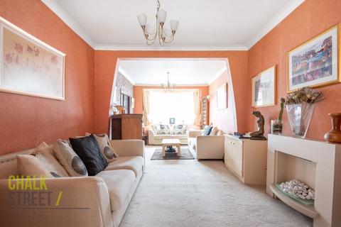 25 Brooklands Gardens, Hornchurch, RM11 2AF