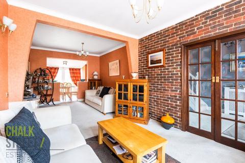 25 Brooklands Gardens, Hornchurch, RM11 2AF