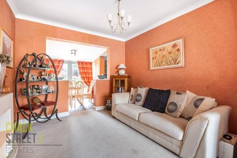 25 Brooklands Gardens, Hornchurch, RM11 2AF