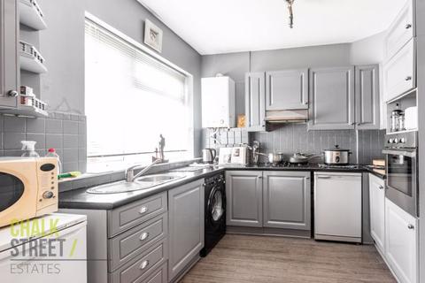 25 Brooklands Gardens, Hornchurch, RM11 2AF