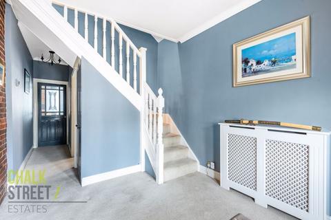 25 Brooklands Gardens, Hornchurch, RM11 2AF