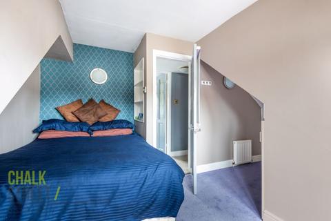 25 Brooklands Gardens, Hornchurch, RM11 2AF