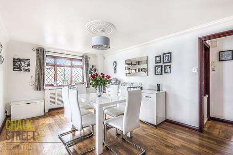 5 Barrett Close, Romford, RM3 7AY