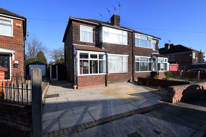 Whitegate Drive, Salford 3 bed semidetached house £210,000