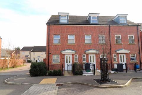 3 bedroom townhouse to rent, Snetterton Heath Kingsway, Gloucester