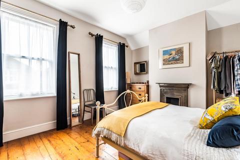 15 Artillery Road, Guildford, GU1 4NW