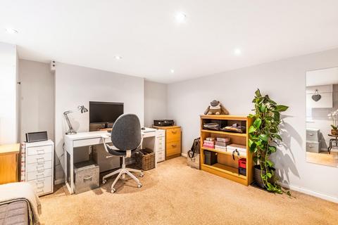 15 Artillery Road, Guildford, GU1 4NW