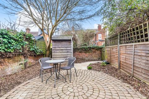 15 Artillery Road, Guildford, GU1 4NW