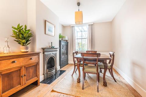 15 Artillery Road, Guildford, GU1 4NW