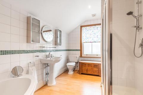 15 Artillery Road, Guildford, GU1 4NW