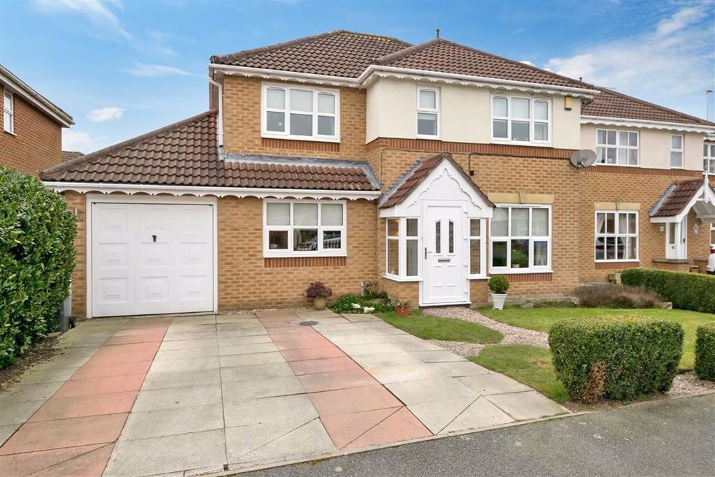 White Park Close 4 bed detached house £310,000