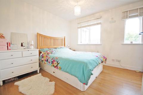 2 bedroom terraced house to rent, Pochard Way, Great Notley, Braintree, CM77