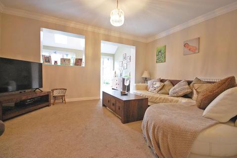 58 Cuckoo Way, Great Notley, Braintree, CM77 7YG