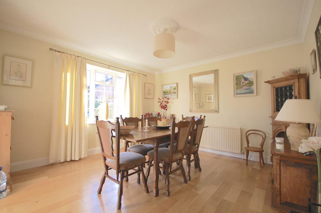 Audley Road, Great Leigh's, Chelmsford, CM3 4 bed detached house £450,000