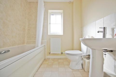 32 Shimbrooks, Great Leighs, Chelmsford, CM3 1SH
