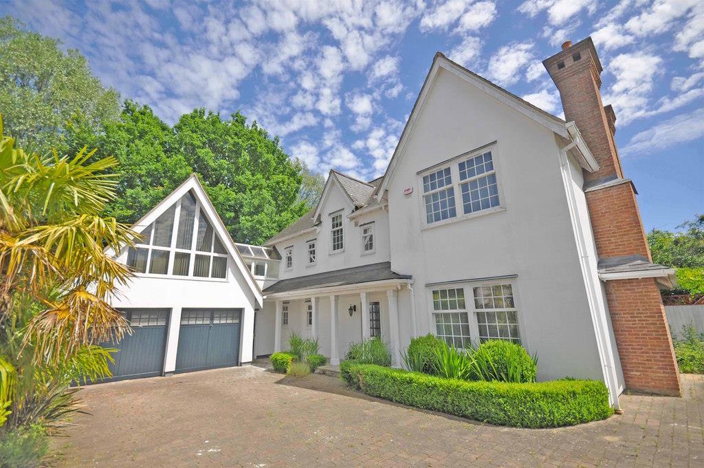 Petworth Close, Great Notley, Braintree, CM77 5 bed detached house £