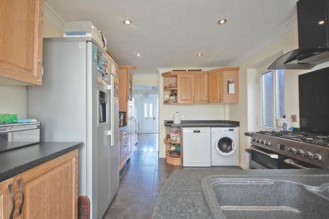 16 Brunwin Road, Rayne, Braintree, CM77 6BU