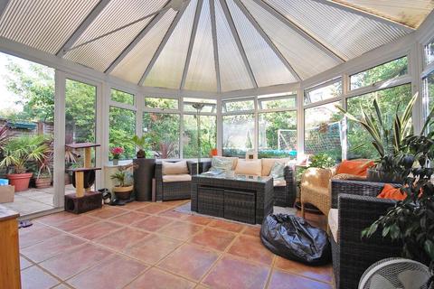 2 Ashdown Close, Great Notley, Braintree, CM77 7FR