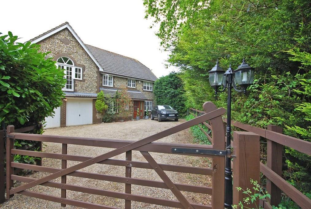 Bridport Way, Kings Park, Braintree, CM7 4 bed detached house £575,000
