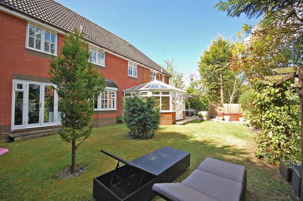 Bridport Way, Kings Park, Braintree, CM7 4 bed detached house £575,000