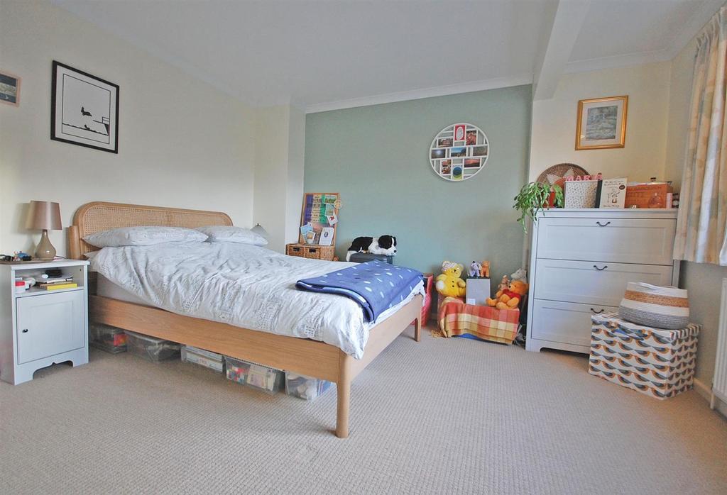 Bedroom 1.jpg