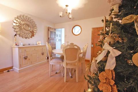 7 Gore Terrace, Rayne, Braintree, CM77 6RJ