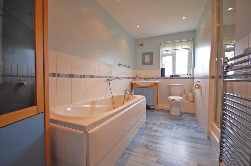Family bathroom.jpg