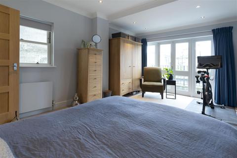 22a Hampstead Lane, London, N6 4SB