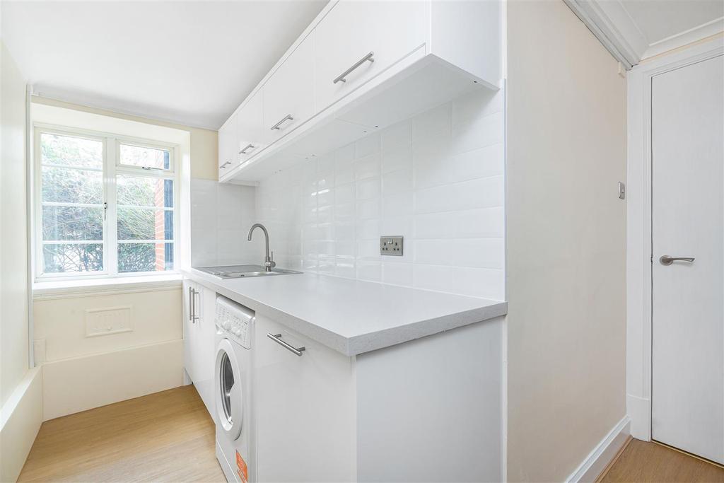 Hill Court, 104 Wimbledon Hill Road, Wimbledon 2 bed flat £1,500 pcm (£346 pw)
