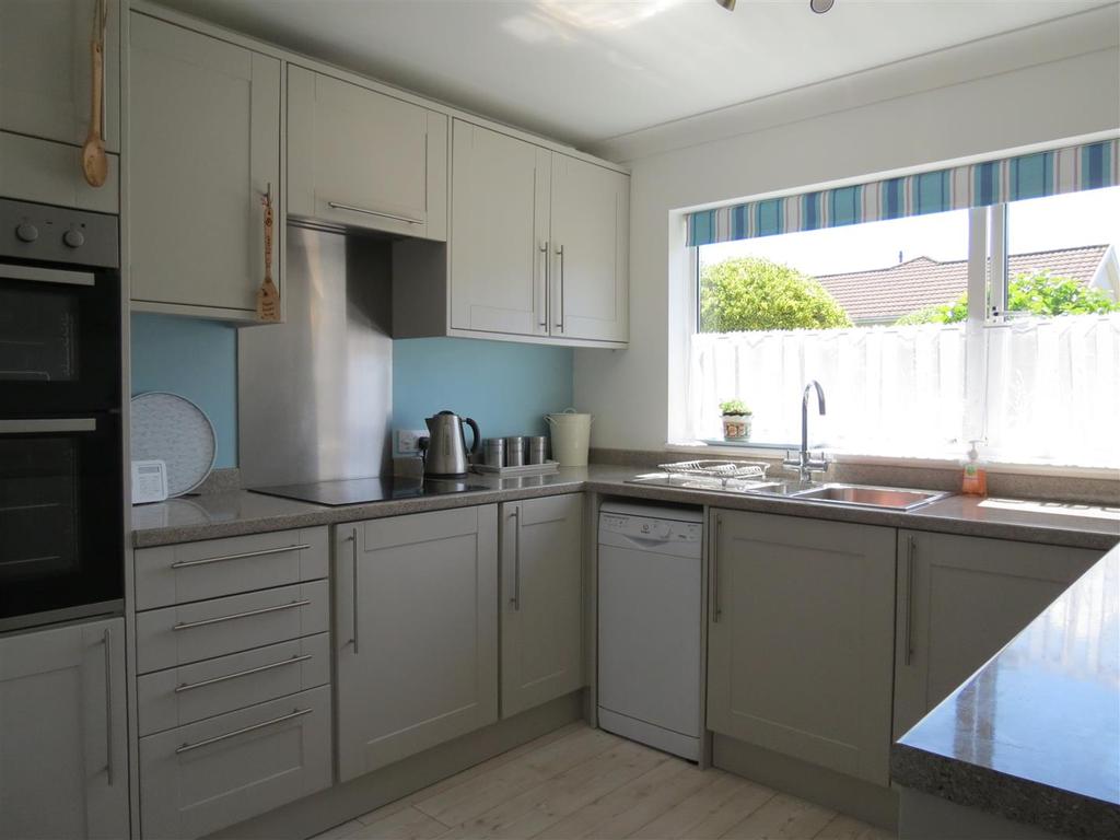 Kitchen: