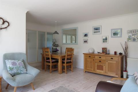 24 Edinburgh Close, Carlyon Bay, St Austell, PL25 3PN