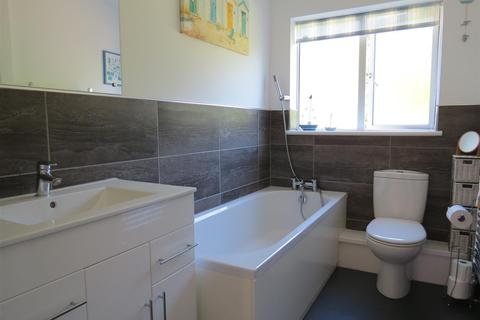 24 Edinburgh Close, Carlyon Bay, St Austell, PL25 3PN