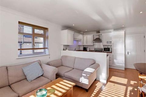 Flat 4, Westbourne Apartments Birkbeck Road, Beckenham, BR3 4GY
