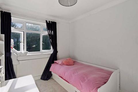 Flat 4, Westbourne Apartments Birkbeck Road, Beckenham, BR3 4GY