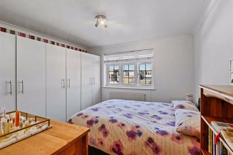 Flat 4, Westbourne Apartments Birkbeck Road, Beckenham, BR3 4GY