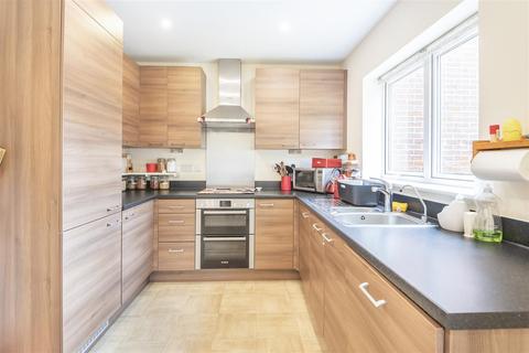 30 Redwood Drive, Epsom, KT19 8FL